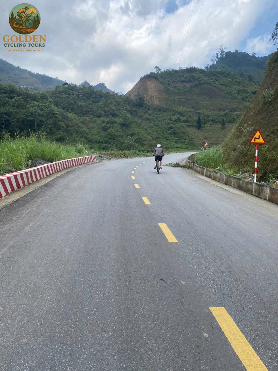 15-Day North Vietnam Cycling Tour: Hanoi, Sa Pa, Ha Giang & Ba Be
